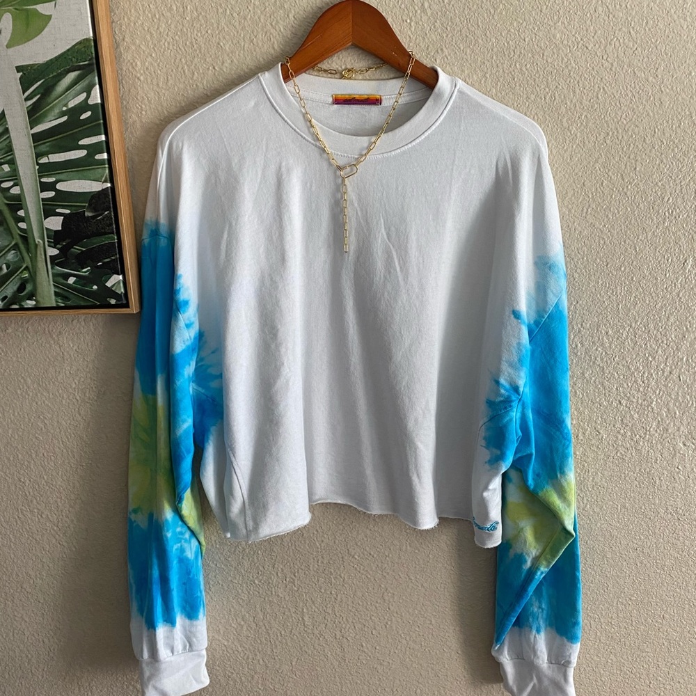 Tie Dye Sleeve Crop Long Sleeve Top 🌴